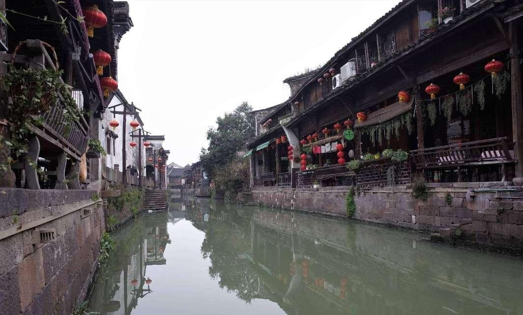 小蓝球向上跳